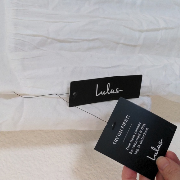 Lulu’s white embroidered V neck dress size medium - Picture 3 of 5